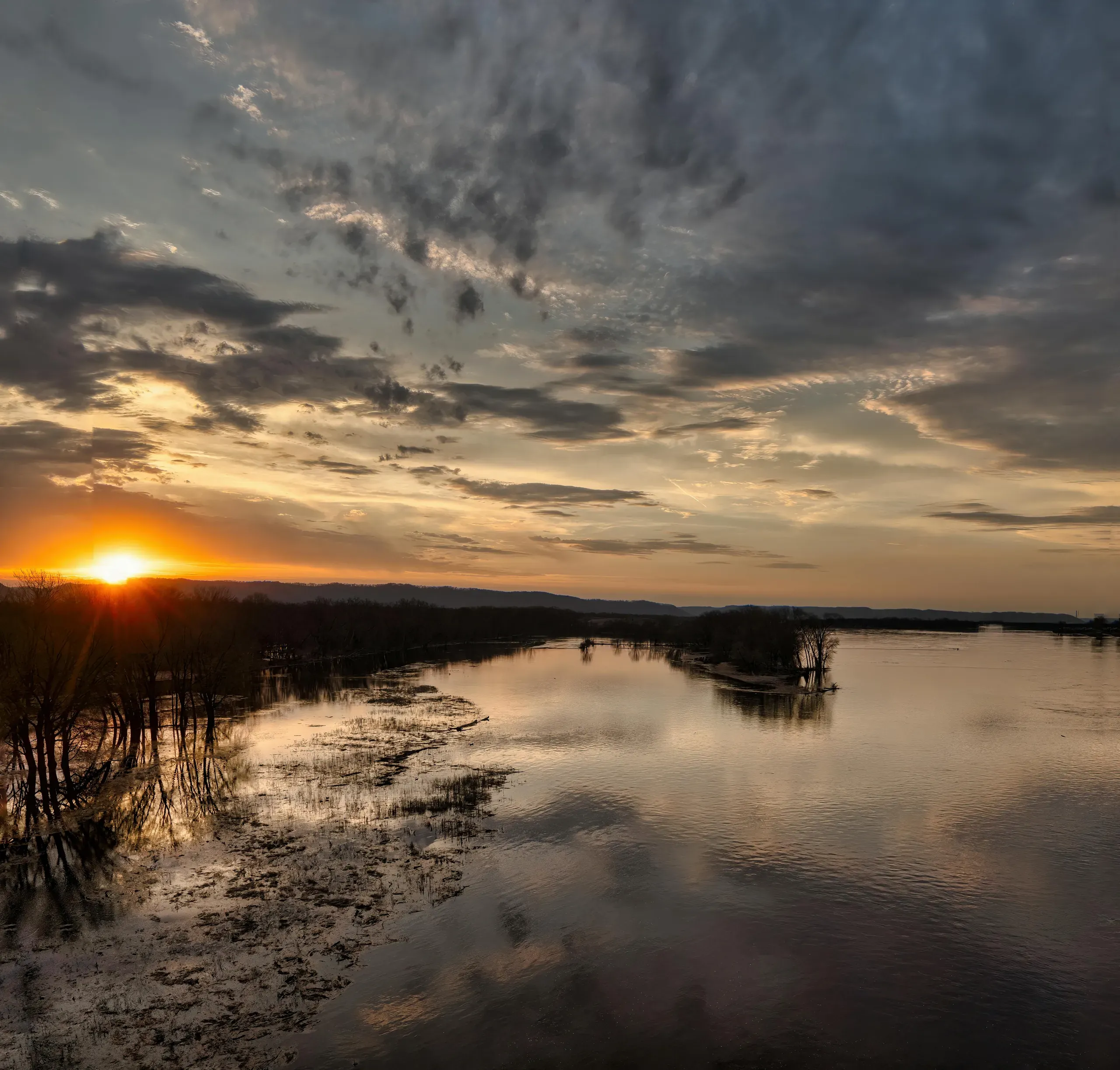 Wabasha, Minnesota. Sunset above a body of water