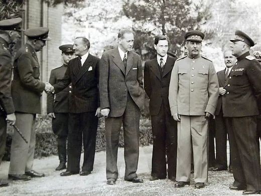 Kerr shaking hands with George Marshall at the Tehran Conference
