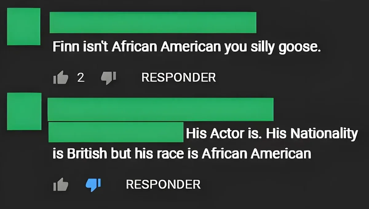 YouTube comment thread with username redacted. First comment: "Finn isn't African American you silly goose." Reply: "His Actor is. His Nationality is British but his race is African American". Interface in Spanish ("RESPONDER")