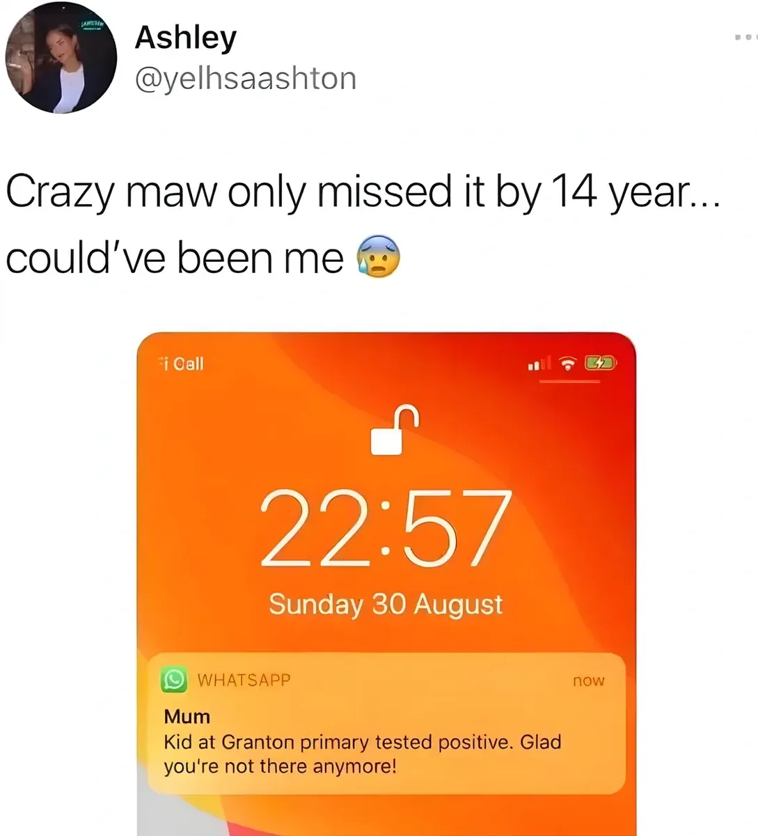 Ashley @yelhsaashton tweet - Crazy maw only missed it by 14 year... could've been me. Screenshot of iPhone lock screen (Sunday 30 August, 22:57) showing WhatsApp notification from Mum reading "Kid at Granton primary tested positive. Glad you're not there anymore!"